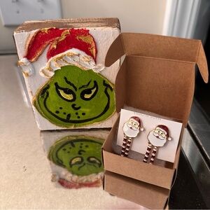 Grinch. Grinch art block. Santa earrings.